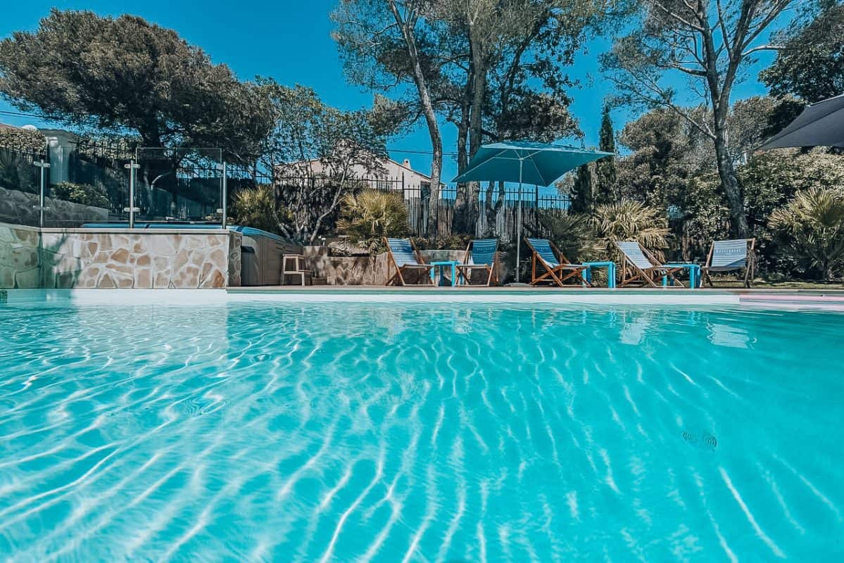 hotels with heated pool provence france